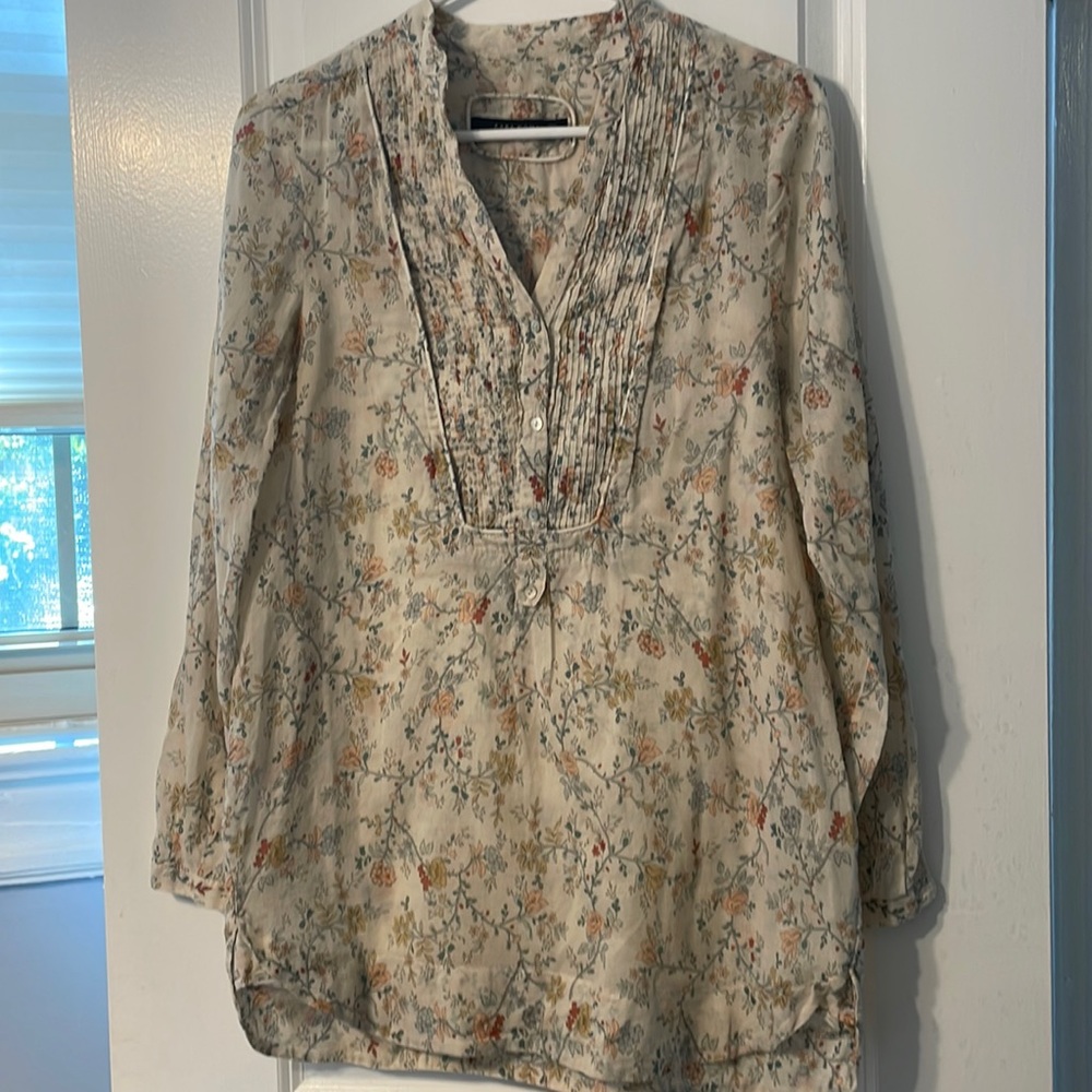Zara women’s blouse, size M. Cotton tunic with flower pattern. Cream color.